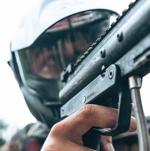 Jugador de paintball con máscara